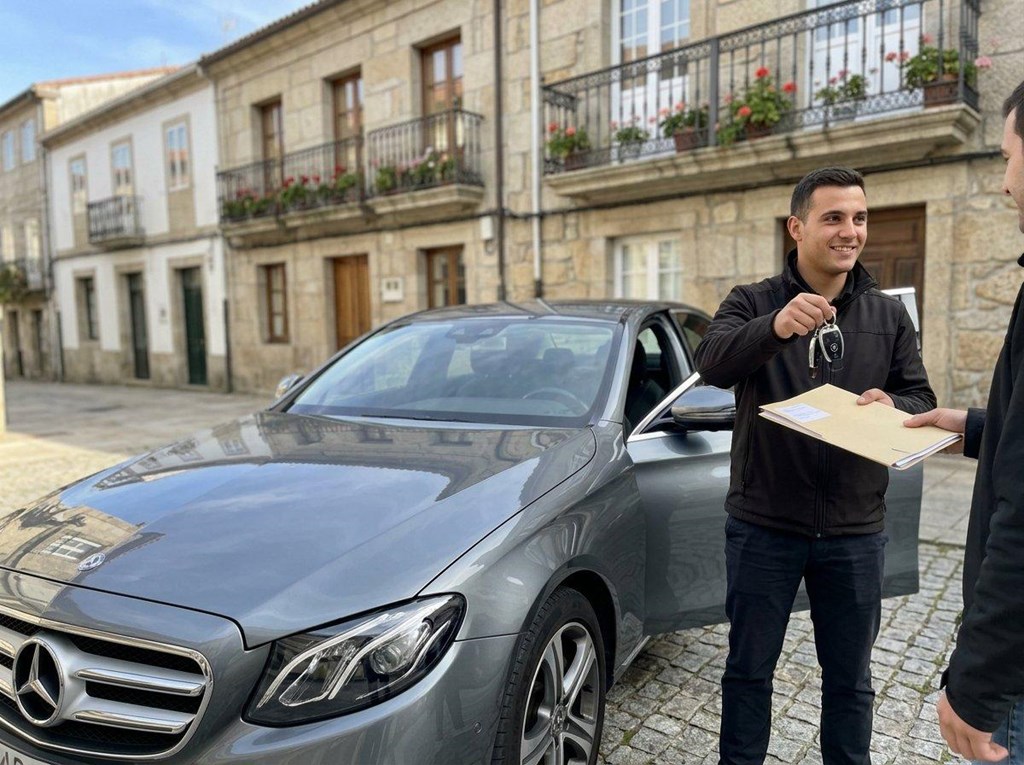 Foto 1 Alquiler de turismos y furgonetas Mercedes-Benz en O Porriño