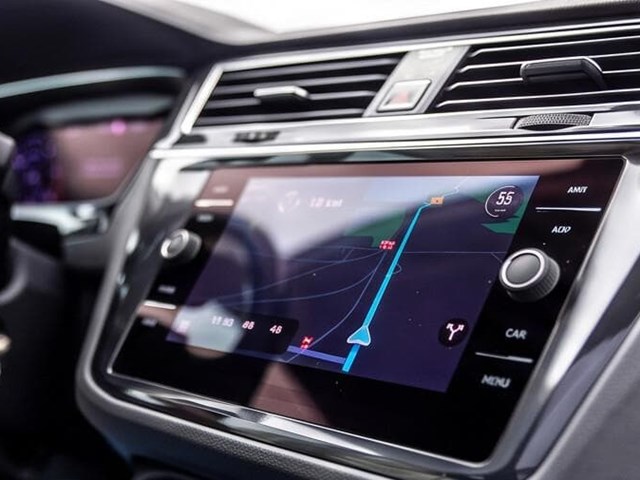 Instalación de equipos multimedia para Mercedes en O Porriño