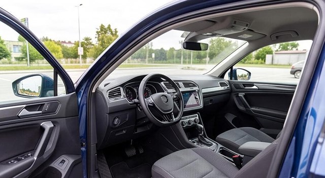 Instalación de equipos multimedia para Mercedes en O Porriño - Imagen 2