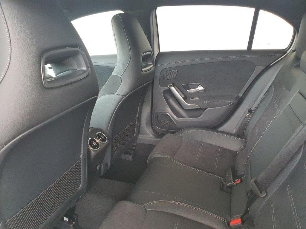 Foto 2 MERCEDES BENZ A 180 D AMG LINE