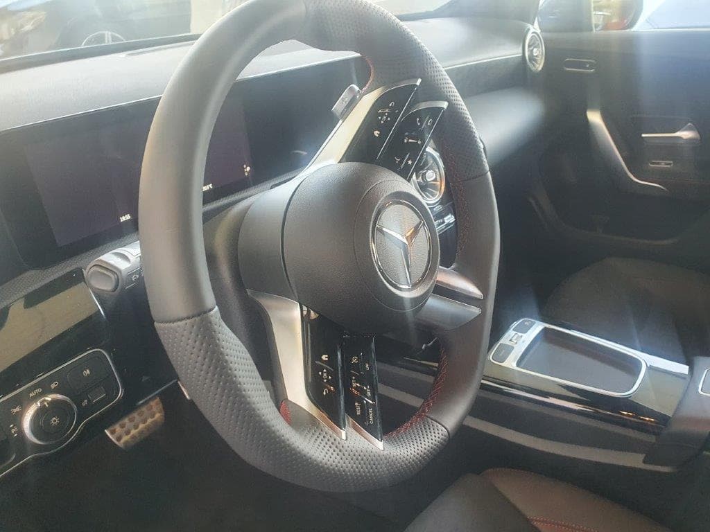 Foto 2 MERCEDES BENZ A 200D AMG LINE