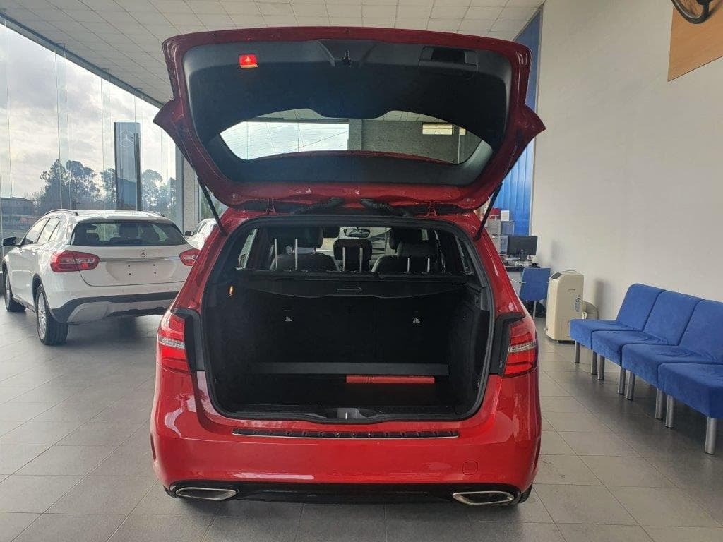 Foto 3 MERCEDES BENZ B 200D AMG LINE