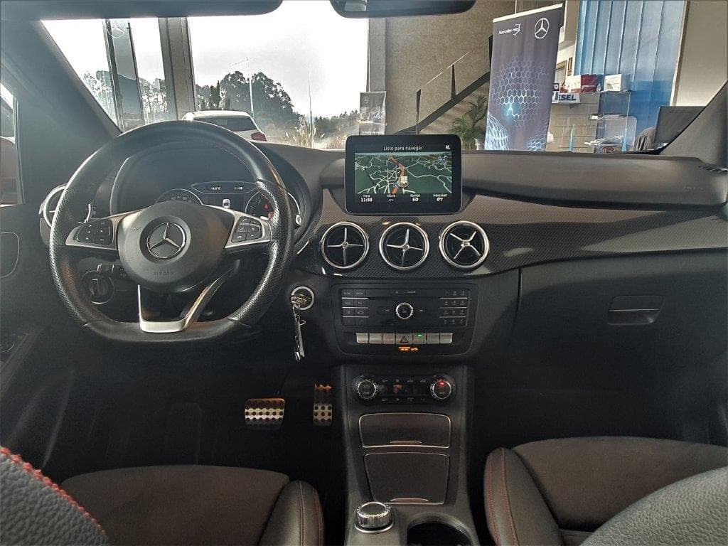 Foto 4 MERCEDES BENZ B 200D AMG LINE