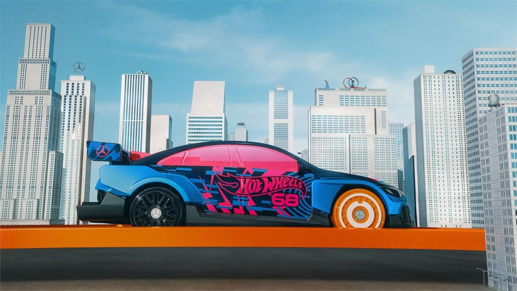 'Play Beyond Limits': Hot Wheels transforma el Mercedes-Benz CLA en un coche de juguete de gran tamaño 