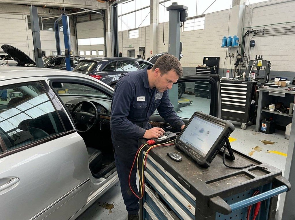 Foto 1 Programación de llaves y unidades de control Mercedes y Smart en O Porriño