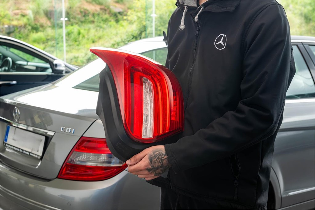 Foto 1 Recambios de carrocería y lunas para Mercedes y Smart en O Porriño