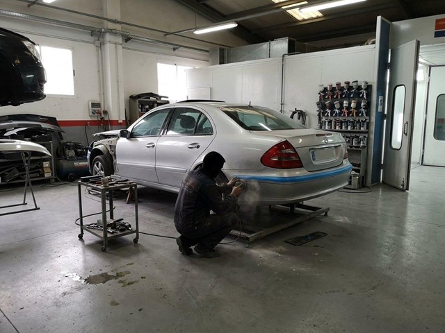 Servicio de chapa y pintura para Mercedes y Smart en O Porriño